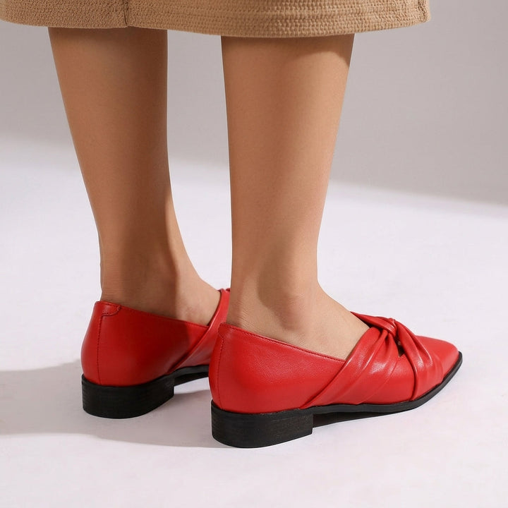 Elle Knotted Pointed Flat