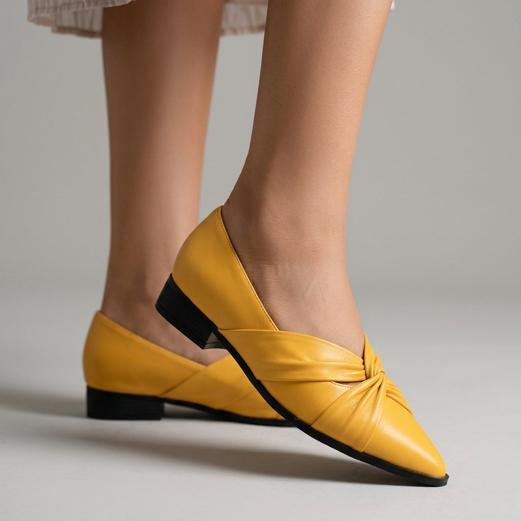 Elle Knotted Pointed Flat